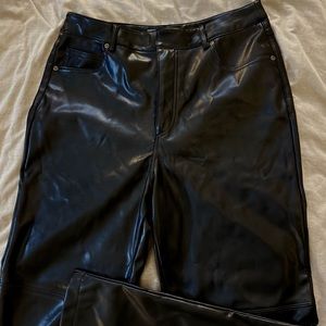 BLACK LEATHER PANTS